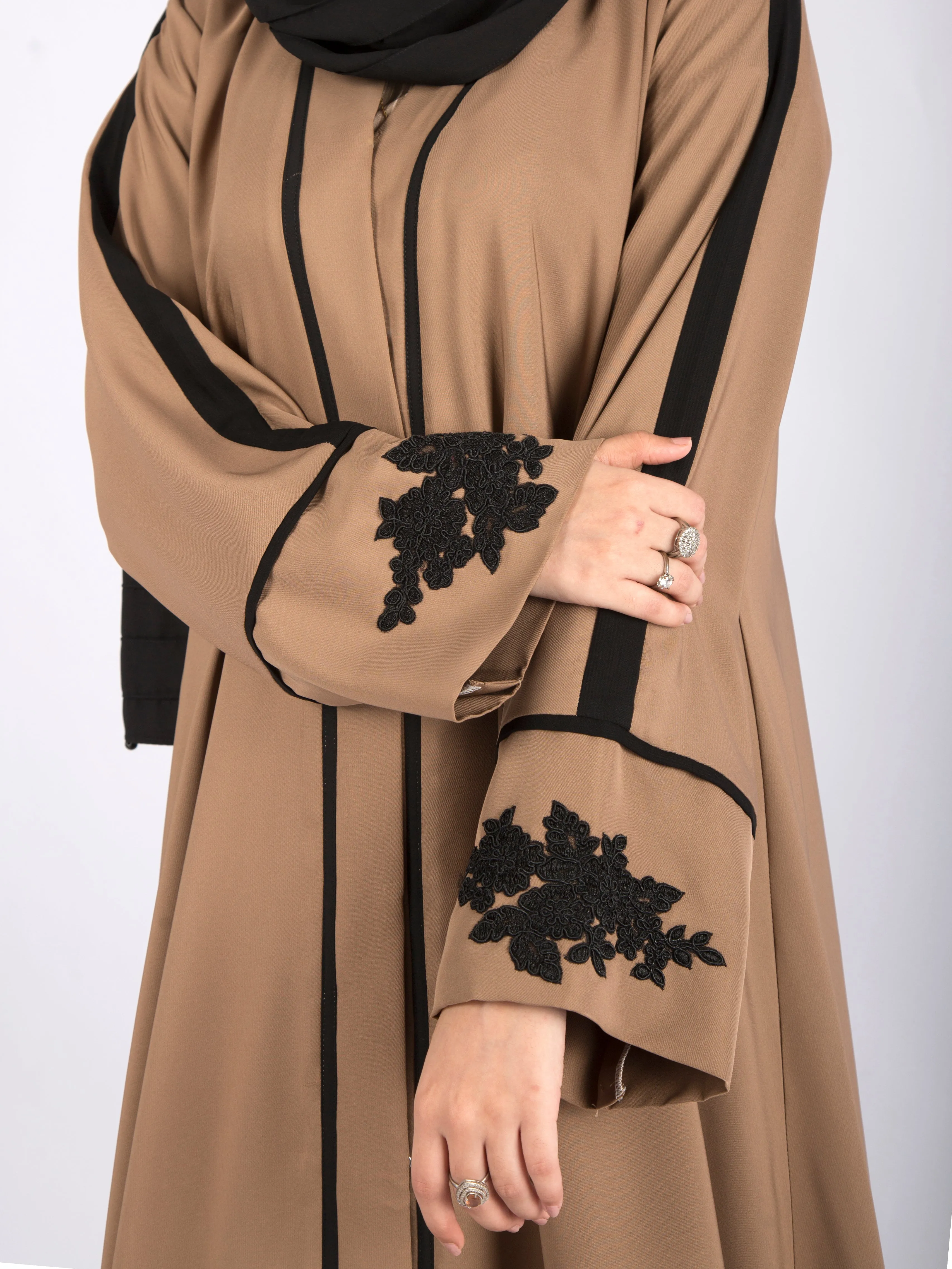 Alara Motif Abaya (Sandy Brown)