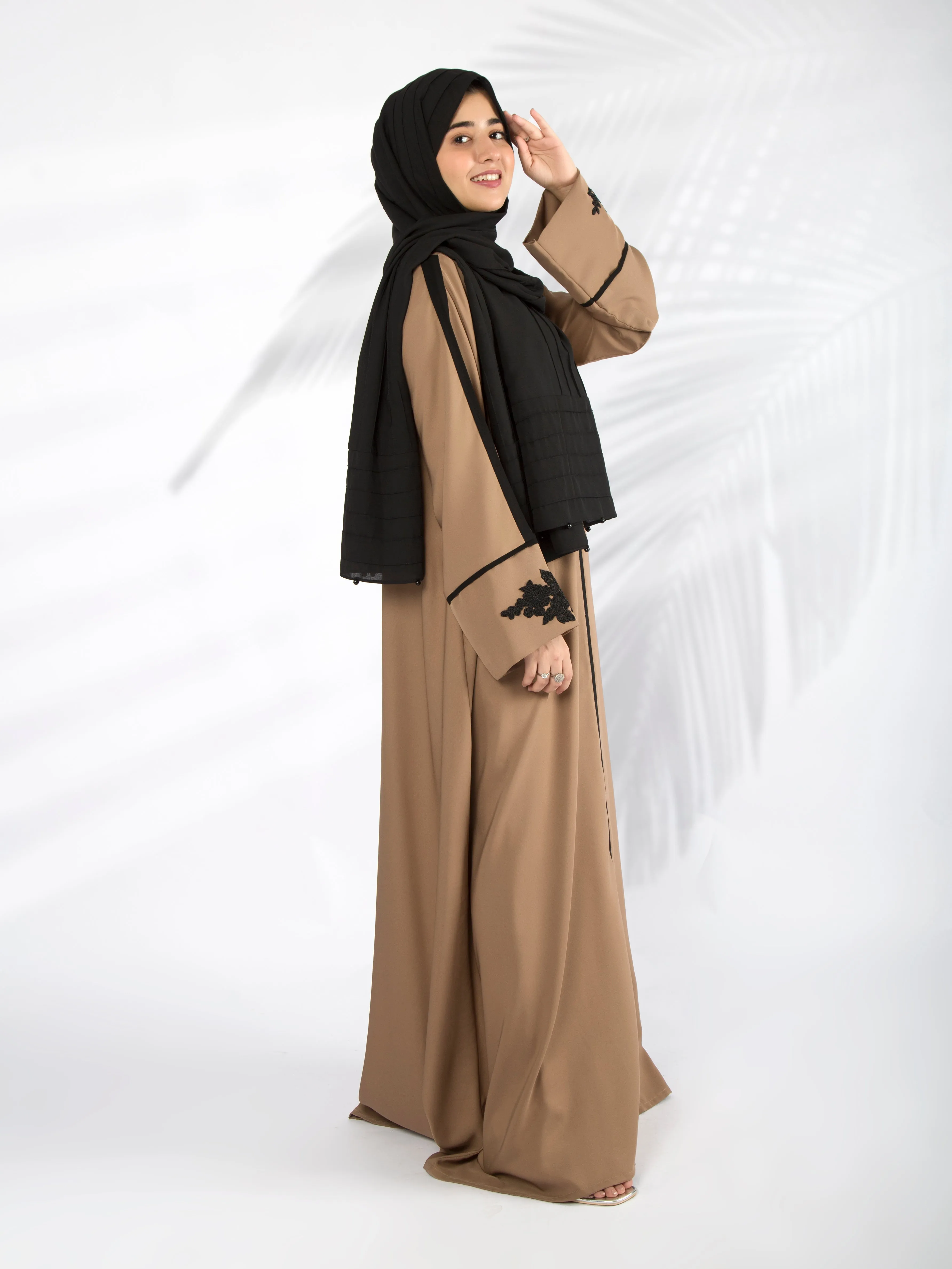 Alara Motif Abaya (Sandy Brown)