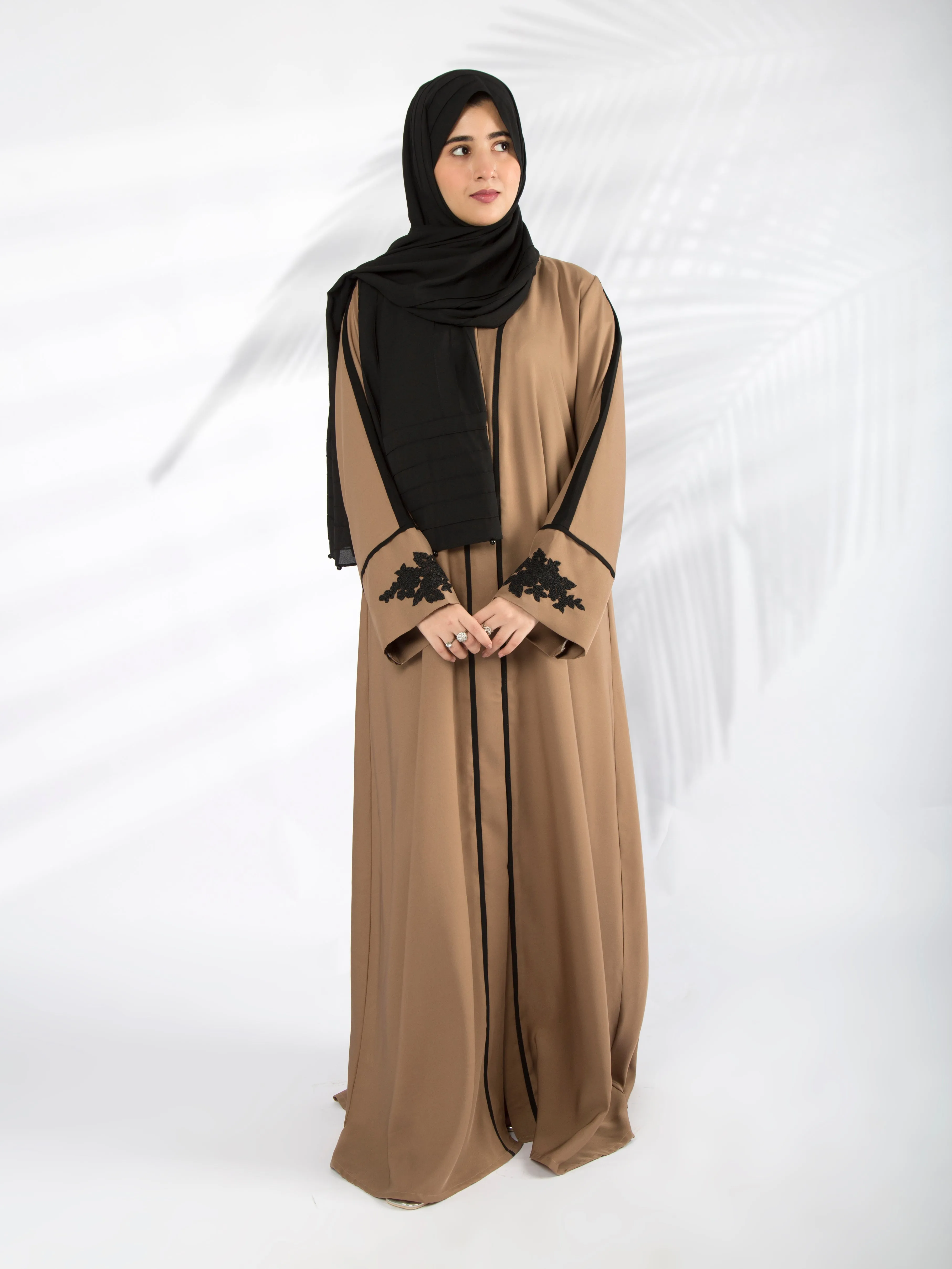 Alara Motif Abaya (Sandy Brown)