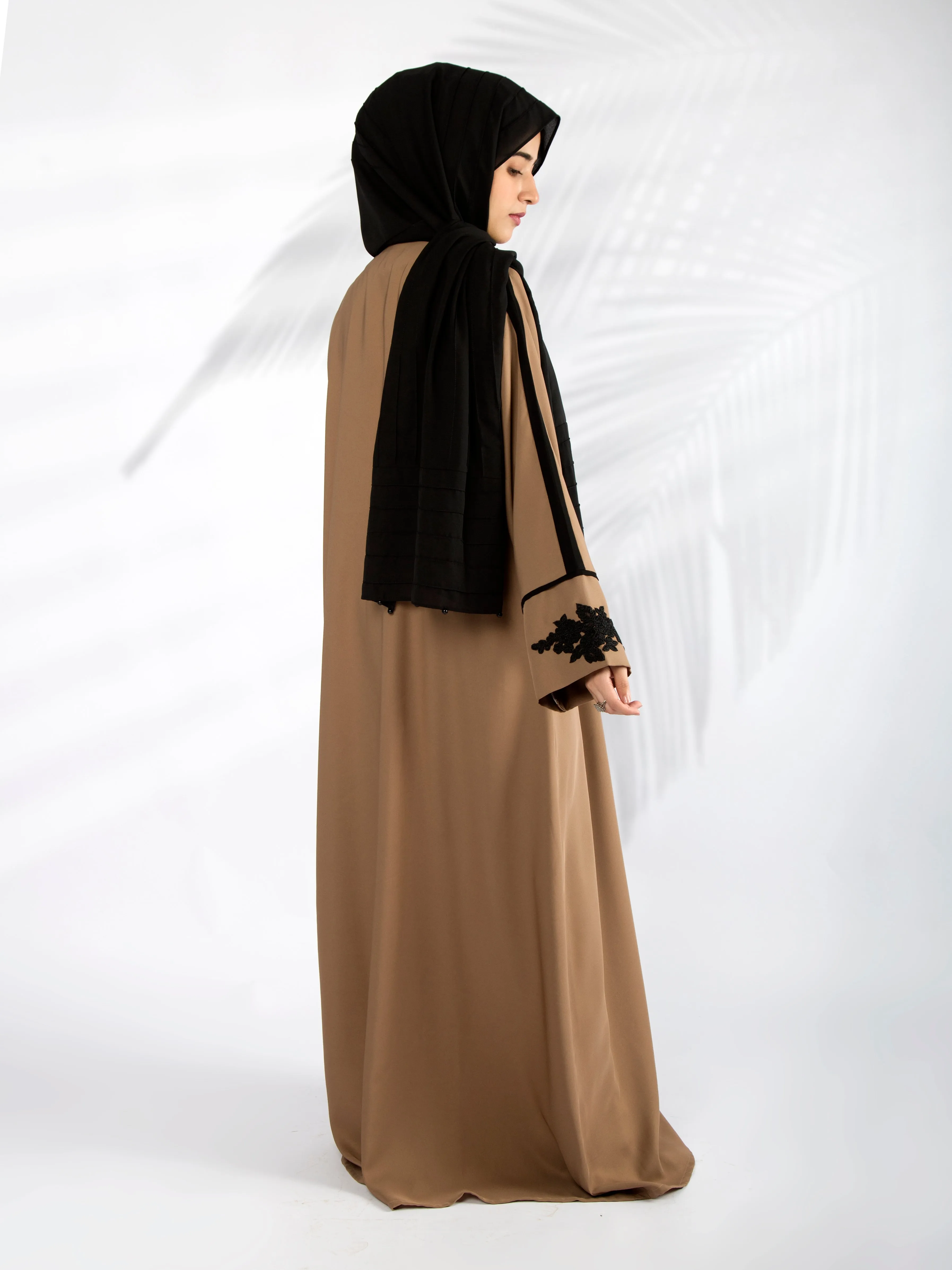 Alara Motif Abaya (Sandy Brown)