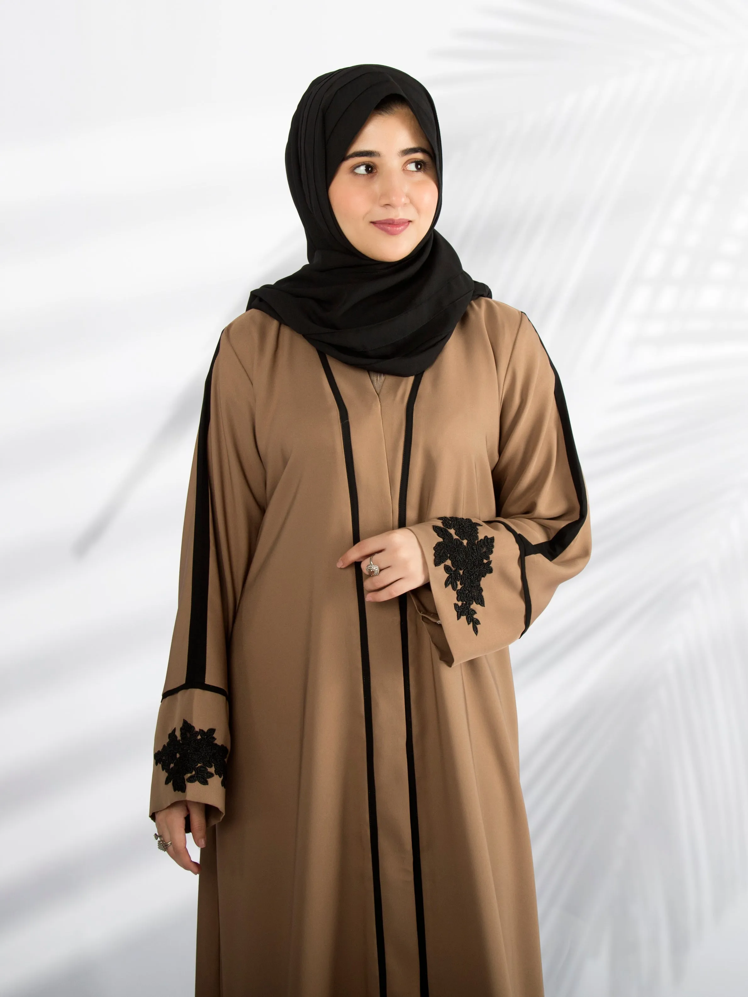 Alara Motif Abaya (Sandy Brown)