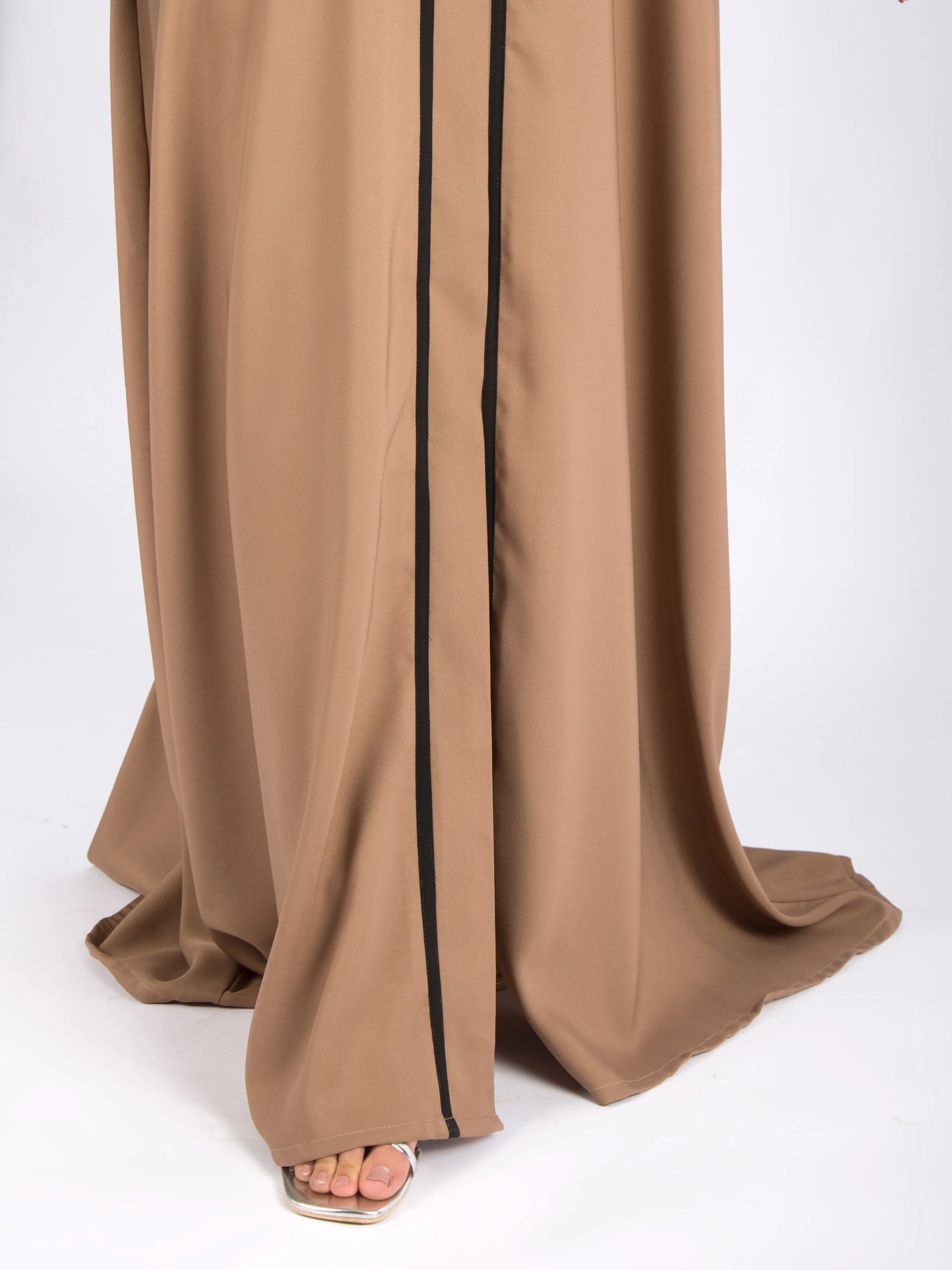 Alara Motif Abaya (Sandy Brown)