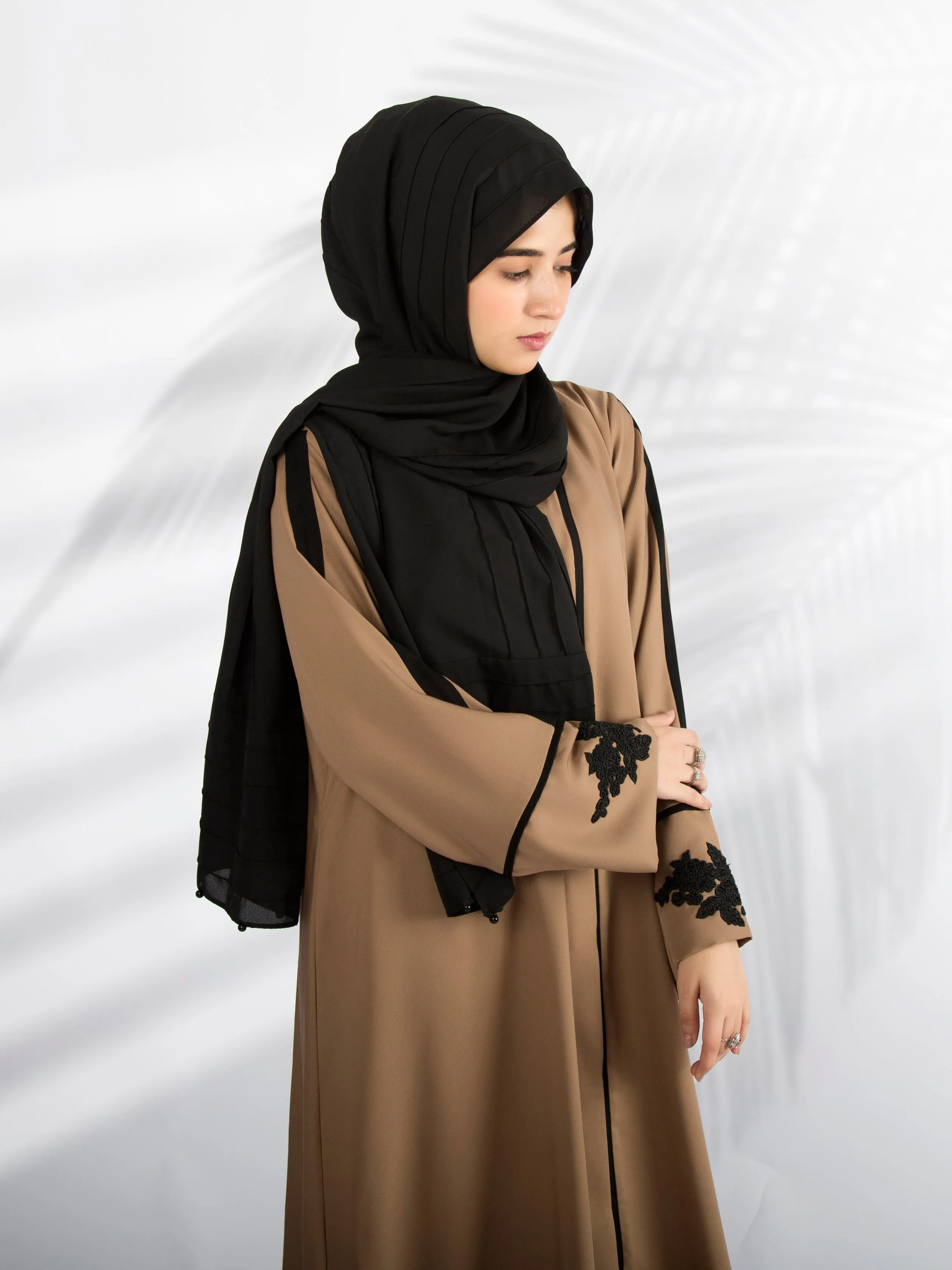 Alara Motif Abaya (Sandy Brown)