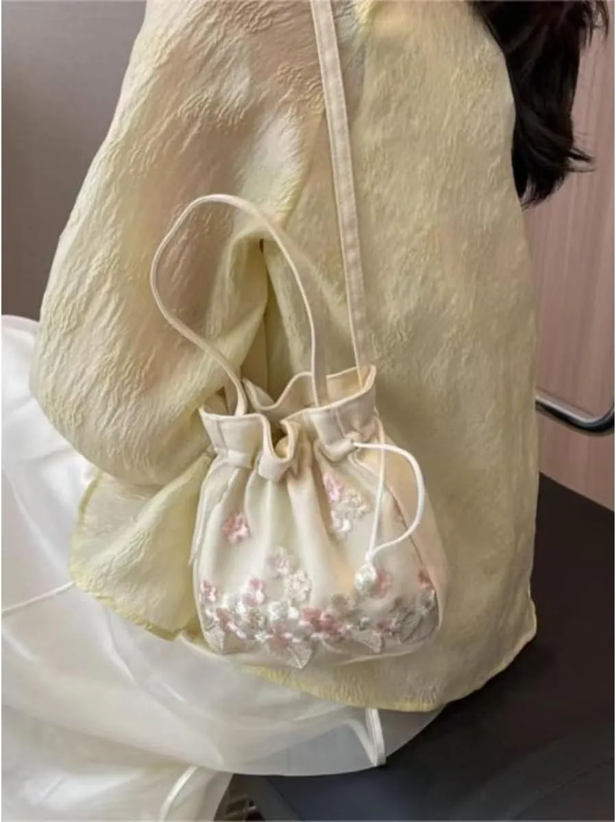 Chinese women's lace handbag, retro embroidered qipao diagonal cross bag, suitable for dinners and weddings