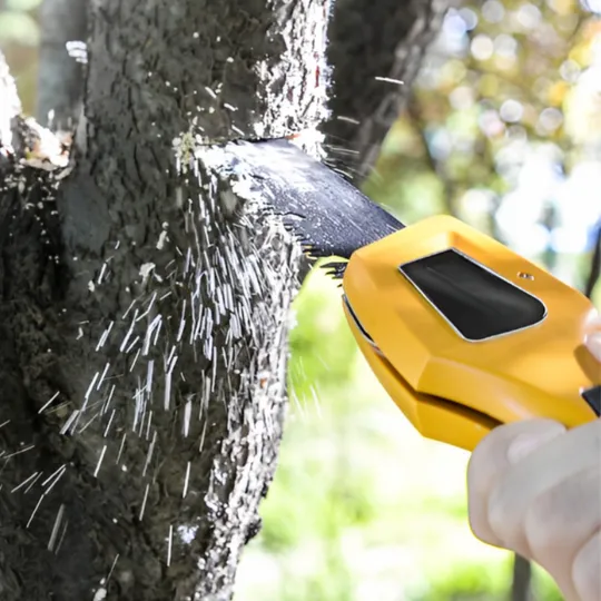EcoBladeâ„?- Collapsible Japanese saw