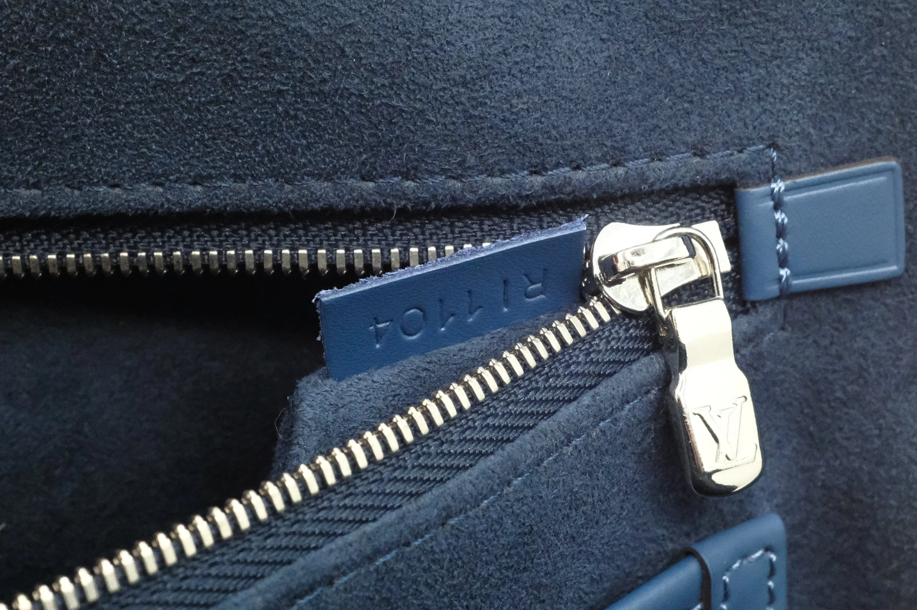 Epi Louis Document Blue Proven Poche in Vuitton Best priced Leather
