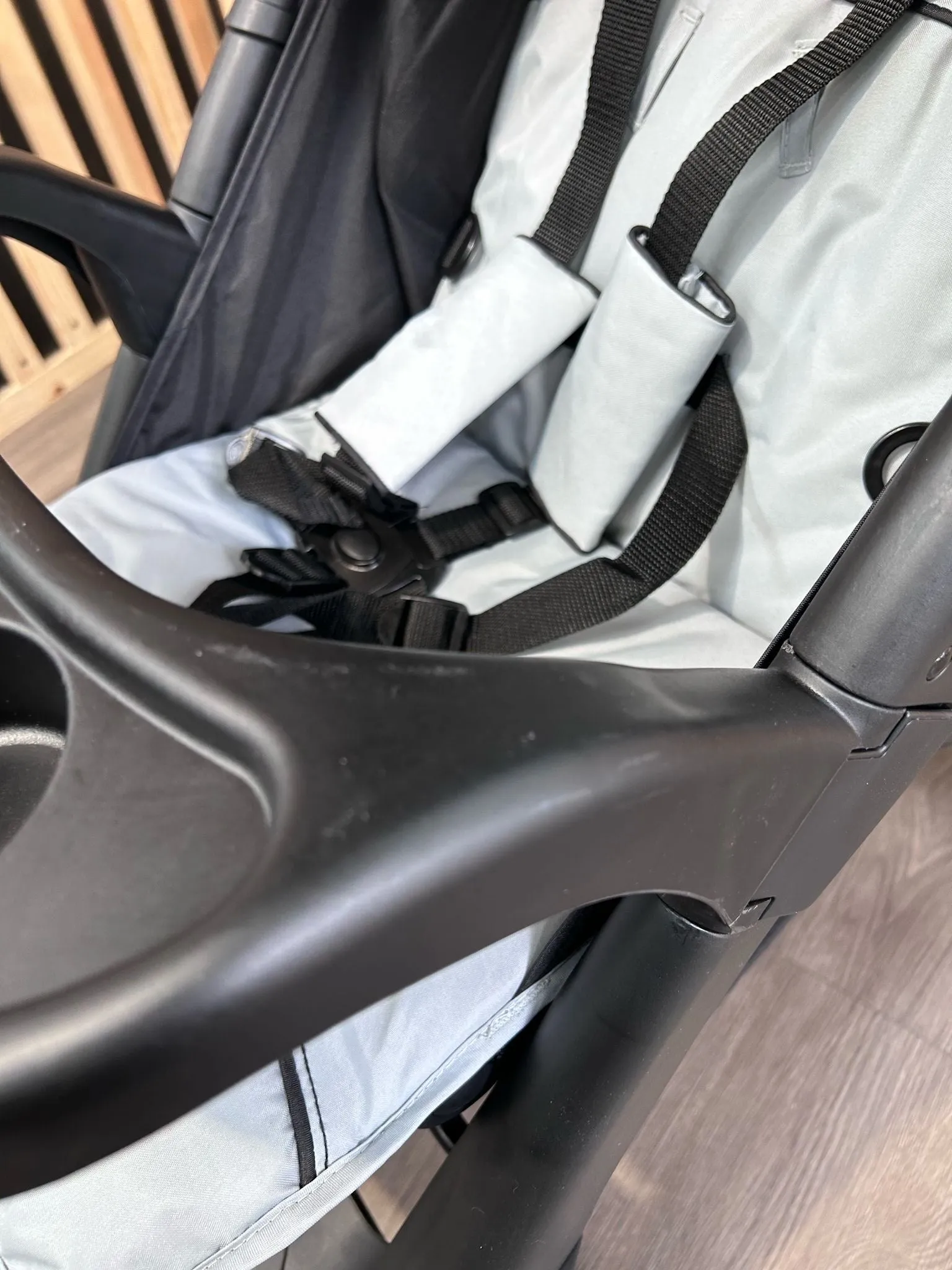 EX DISPLAY Hauck Shopper Neo II Pushchair – Caviar/Silver