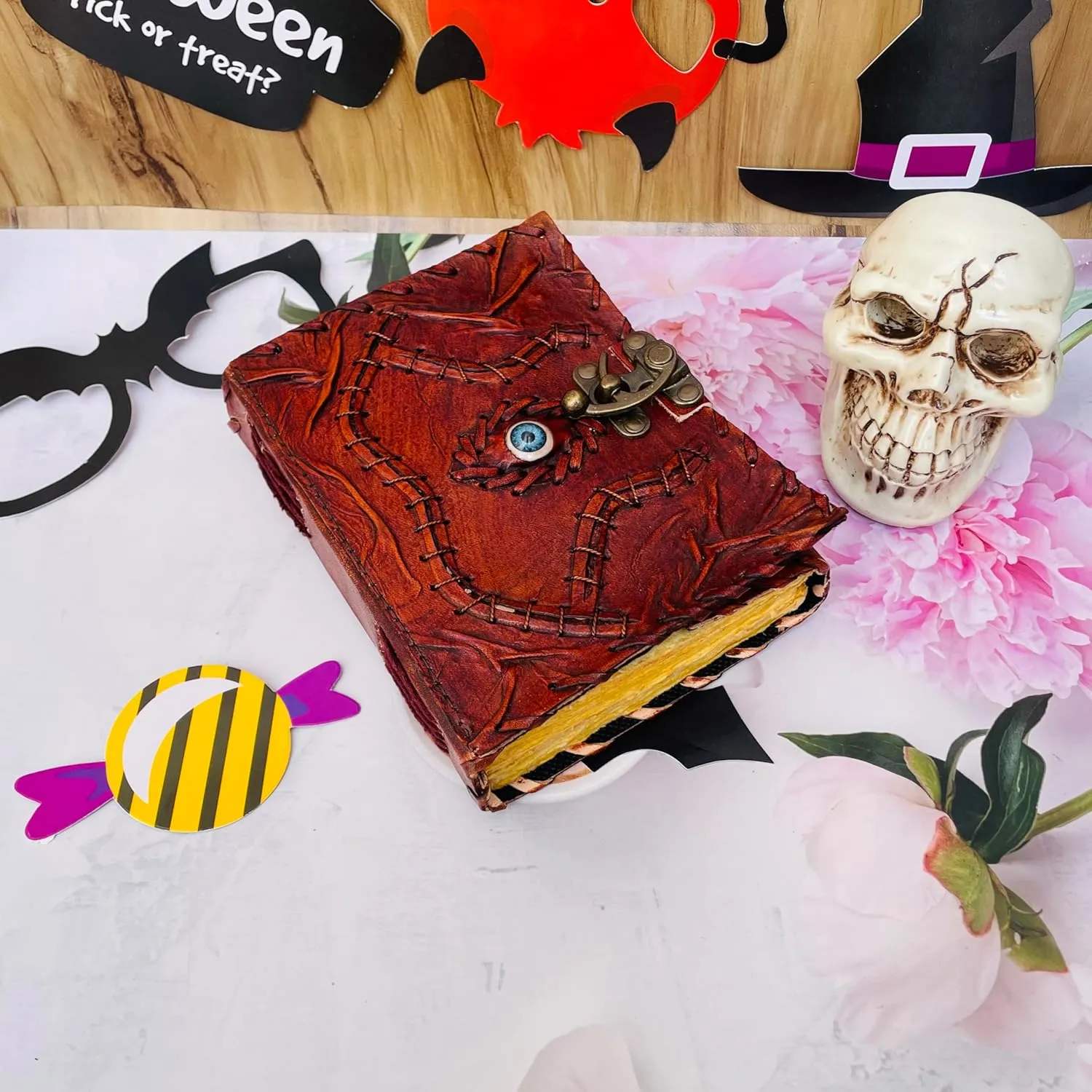 Hocus Pocus Book Of Spells, Grimoire Spell Books With Real Spells, Prop Halloween Decorations Decor, Book Of Shadows Spell Book, Witchy Gifts For Women Spellbook Leather Bound Journal, Grimoire Witch (10x7, Hocus pocus design 1)