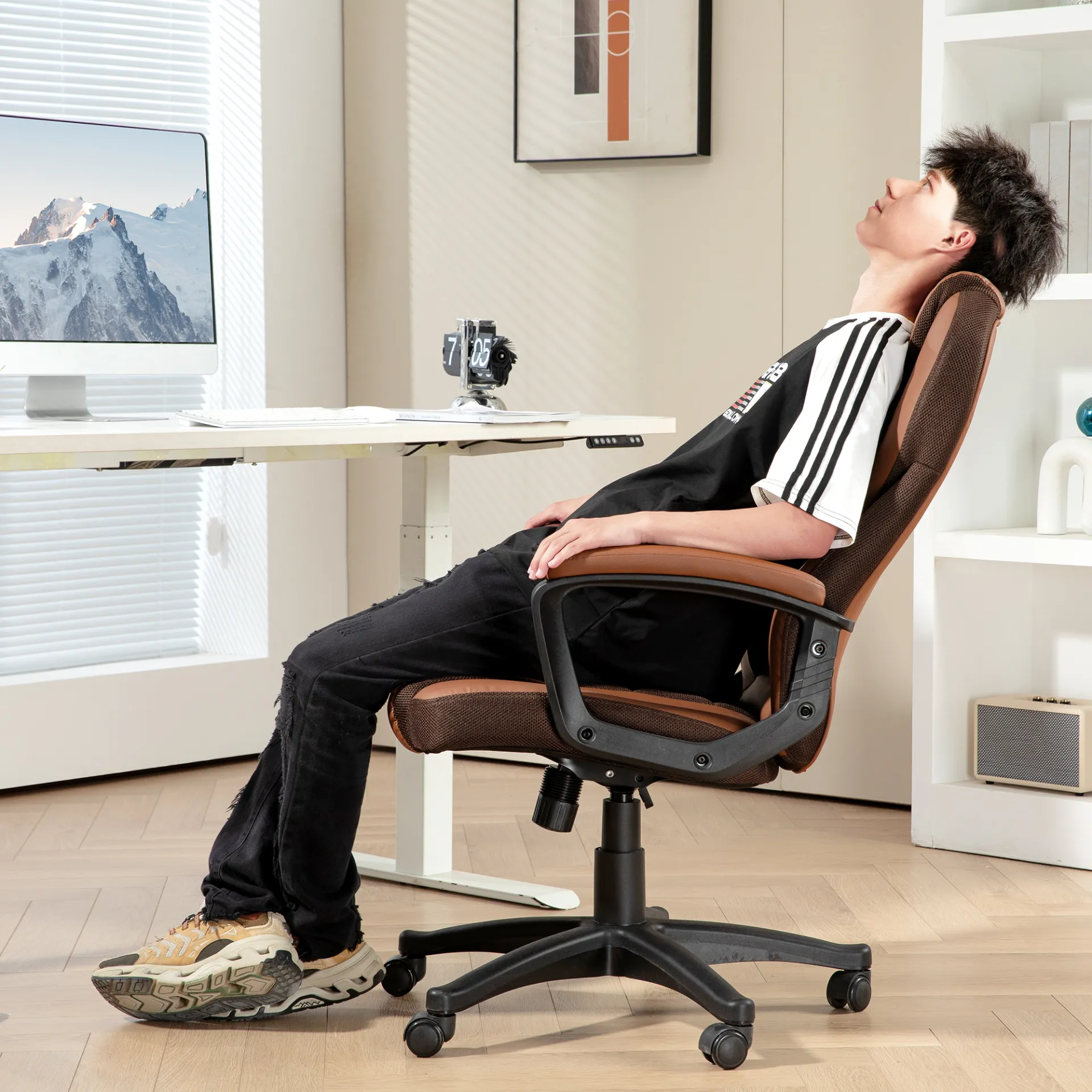 HOMCOM Faux Leather Office Chair in Brown