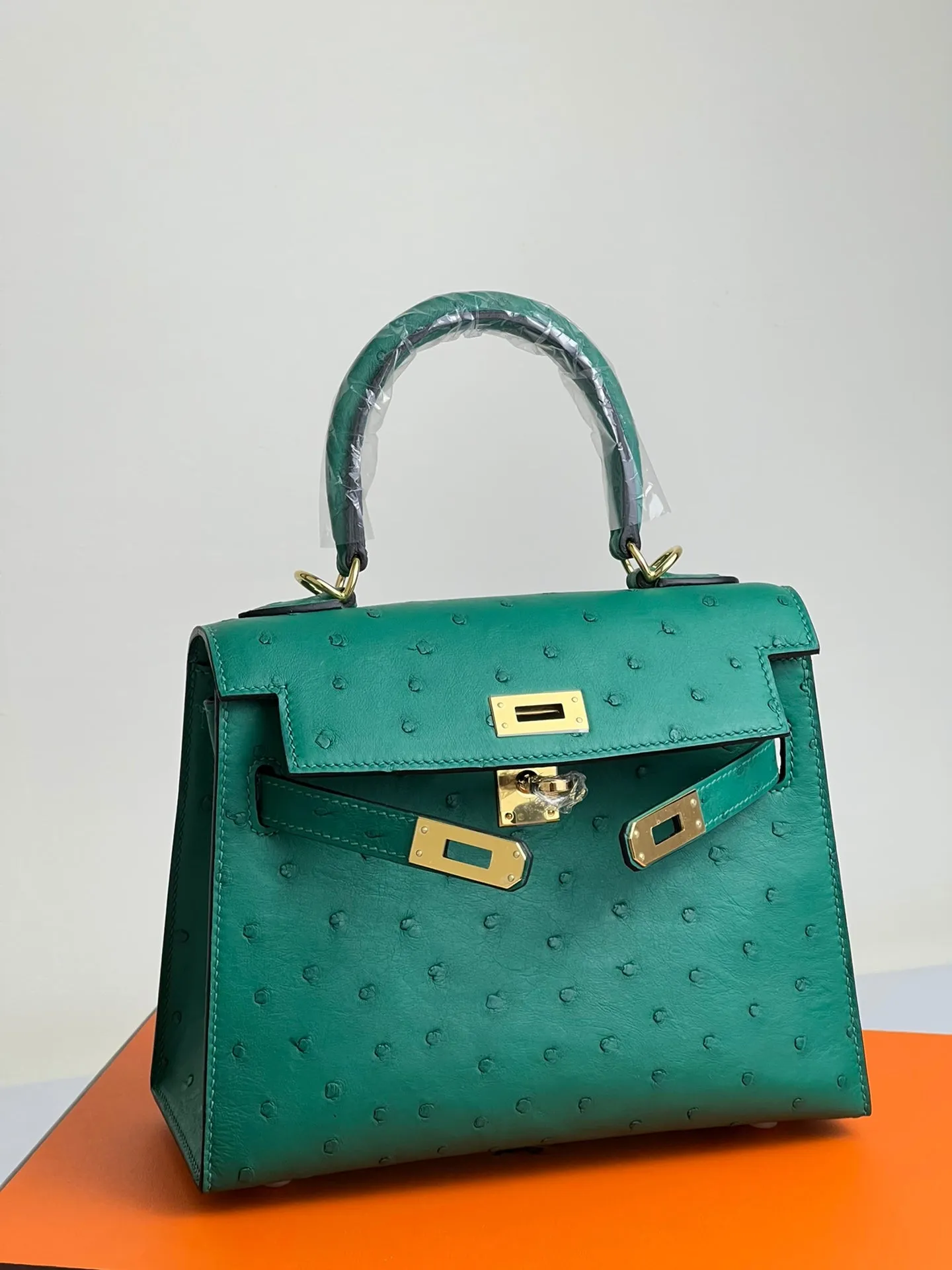 KELLY BAG 20 IN TEAL GREEN OSTRICH LEATHER WITH GOLD HARDWARE