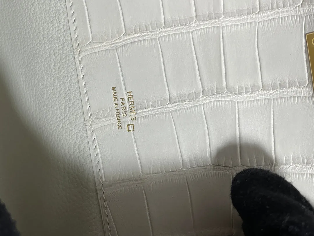 KELLY CUT 31 IN WHITE SHINNY ALLIGATOR LEATHER WITH GOLD HARDWARE