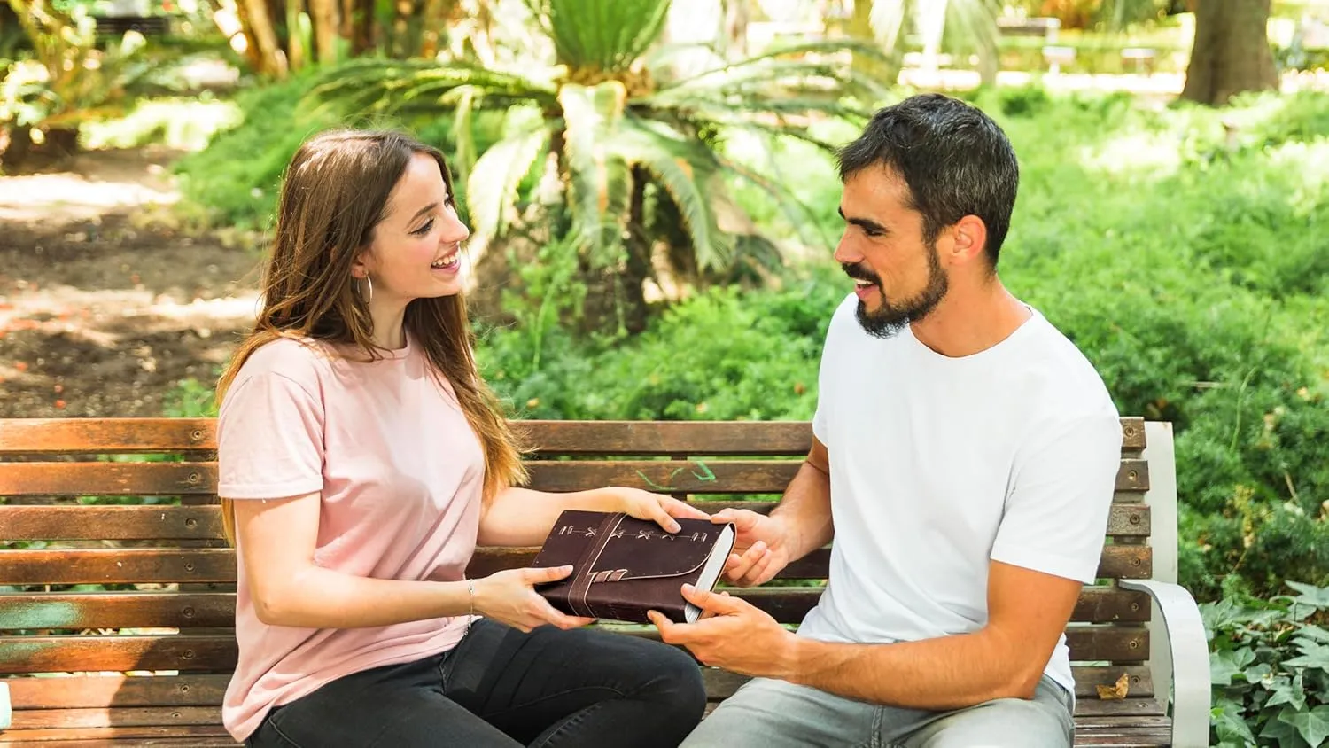 Leather Journal Notebook for Men & Women Daily Vintage Leather Bound Journal Travel Notebook 290 Lined Paper Diary Writing Journal Travelers Scrapbook Poetry Sketchbook Small Leather Gifts with Pen