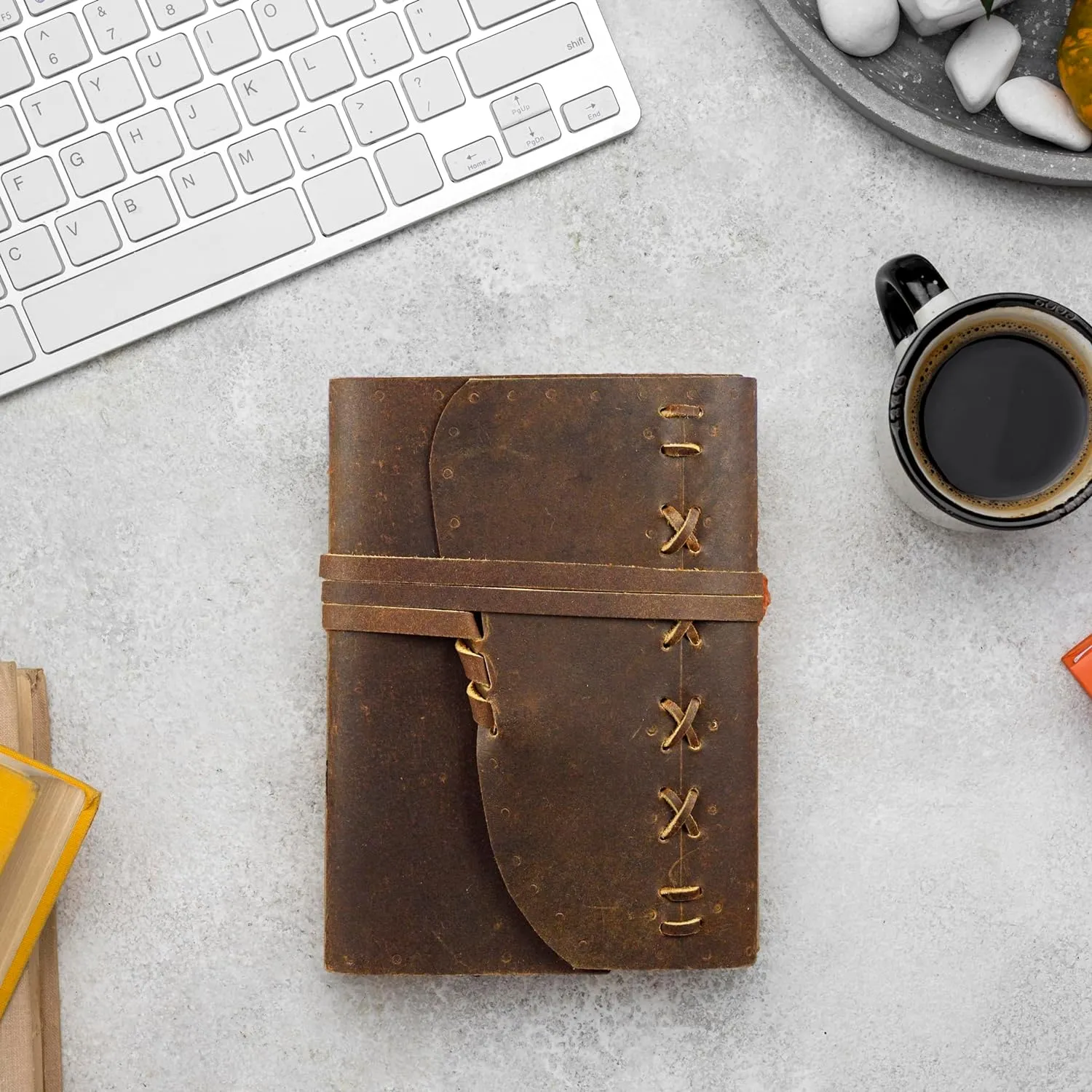 Leather Journal Notebook for Men & Women Daily Vintage Leather Bound Journal Travel Notebook 290 Lined Paper Diary Writing Journal Travelers Scrapbook Poetry Sketchbook Small Leather Gifts with Pen