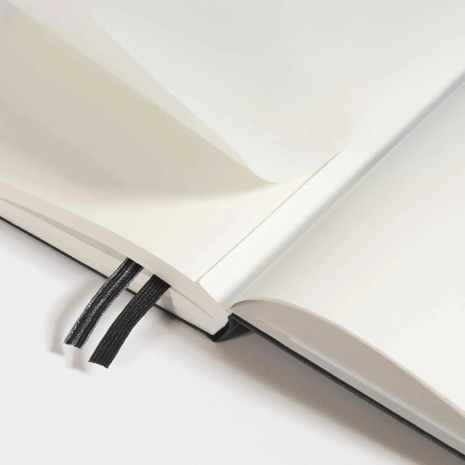 LEUCHTTURM1917 - Notebook Hardcover Medium A5-251 Numbered Pages for Writing and Journaling (Black, Squared)