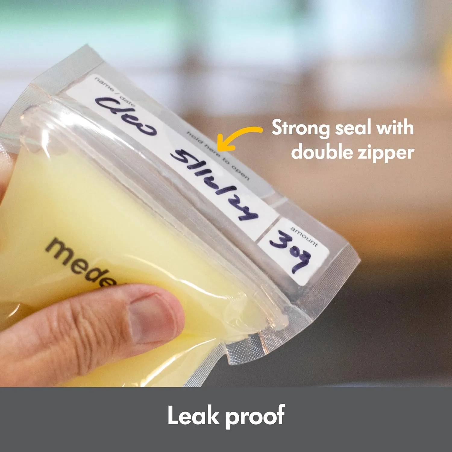 Medela Breastmilk Storage Bags, 200 Count, Ready to Use Breast Milk Storing Bags for Breastfeeding, Self Standing Bag, Space Saving Flat Profile, Hygienically Pre-Sealed, 6 Ounce