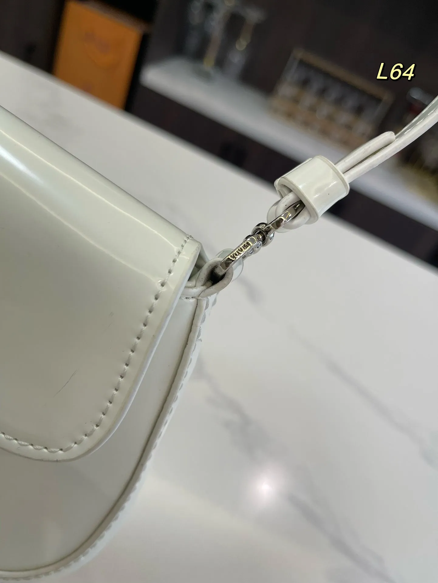 PRA 25 CLEO FLAP SHOULDER BAG IN WHITE BRUSHED LEATHER