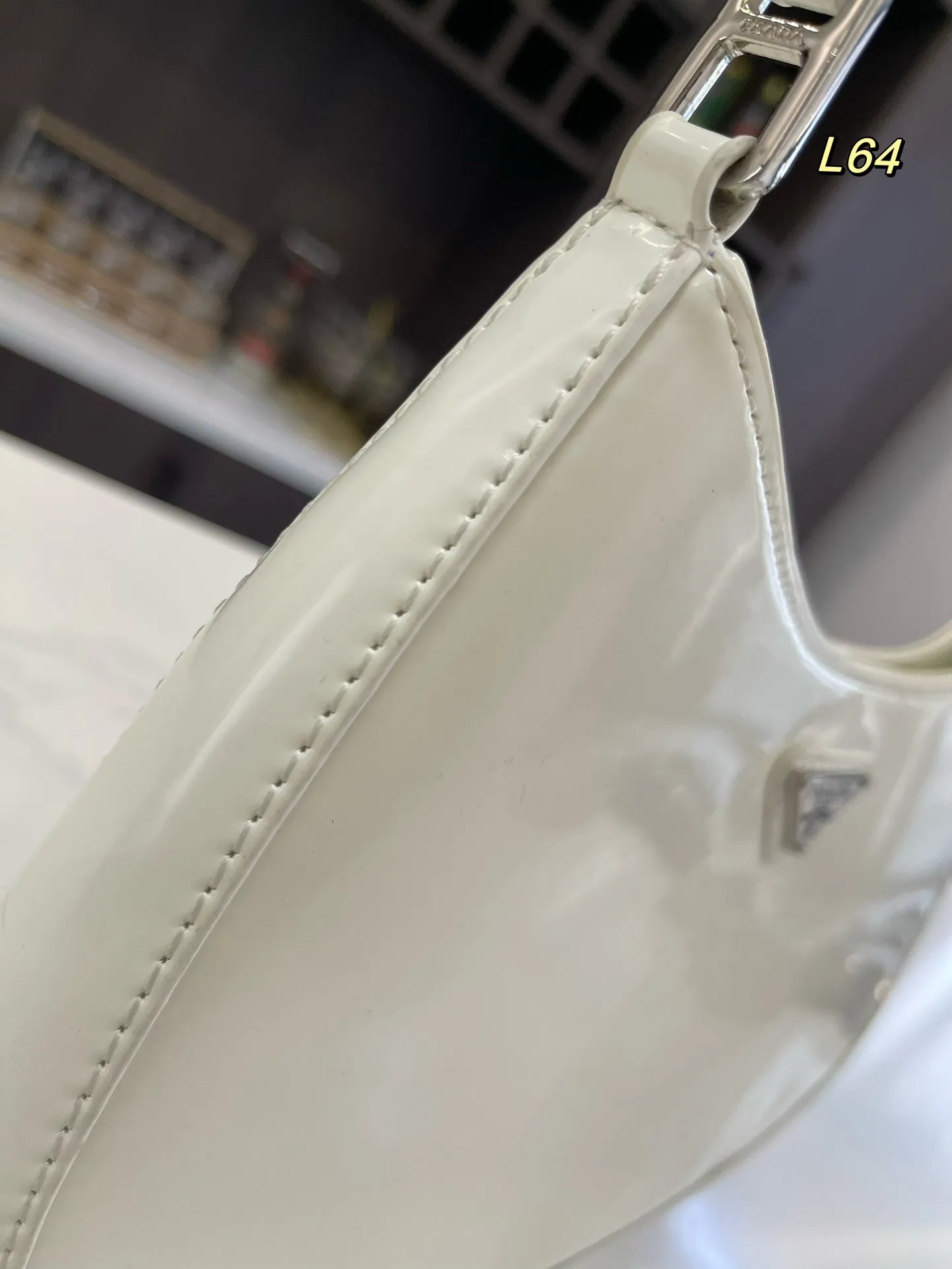PRADA 30 Clean lines BAG SHOULDER BRUSHED Big-ticket savings LEATHER CLEO WHITE IN