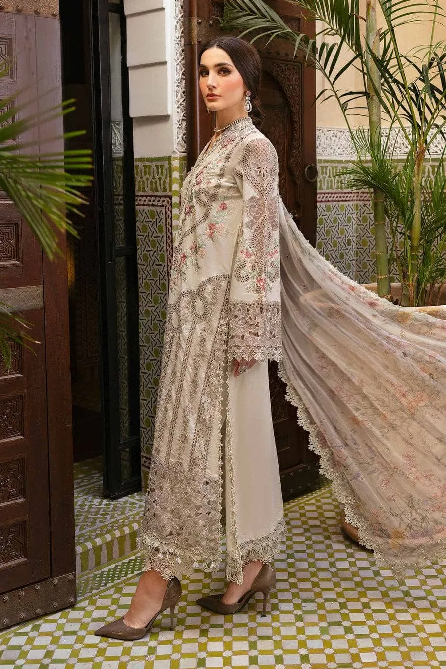 Restocked/Maria B Luxury Lawn 25/14B/Beige