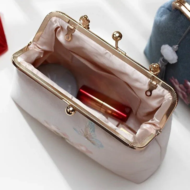 Retro embroidered handbag – vintage elegance redefined