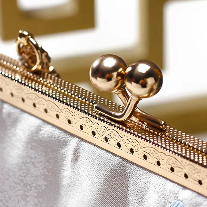Retro embroidered handbag – vintage elegance redefined