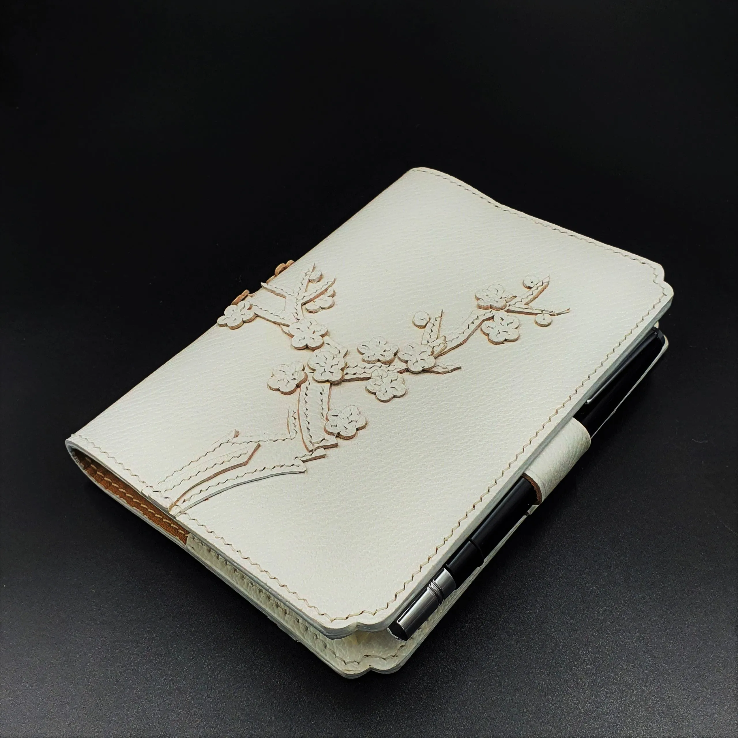 Studio Arkademie MING DH PLUM BLOSSOM A6 Portrait Notebook Sleeve, White