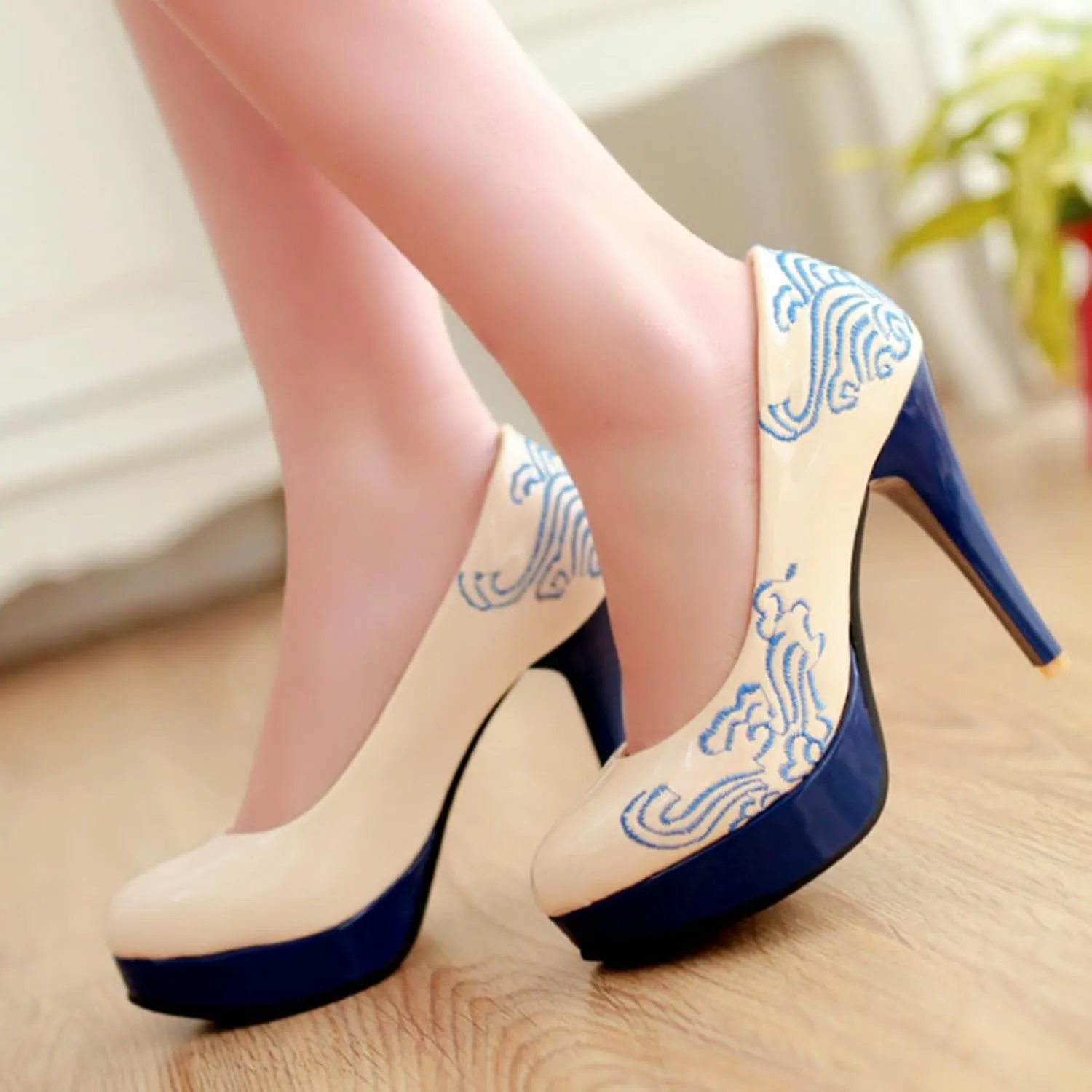 Women's Platform Stilettos High Heels Pumps Fashion Retro Embroidered Round Closed Toe Elegant Slip On Wedding Party Dress Shoes