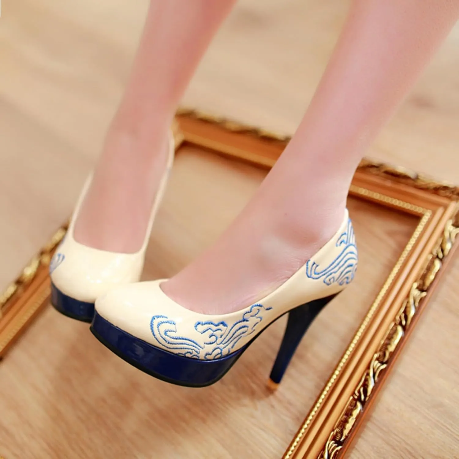 Women's Platform Stilettos High Heels Pumps Fashion Retro Embroidered Round Closed Toe Elegant Slip On Wedding Party Dress Shoes